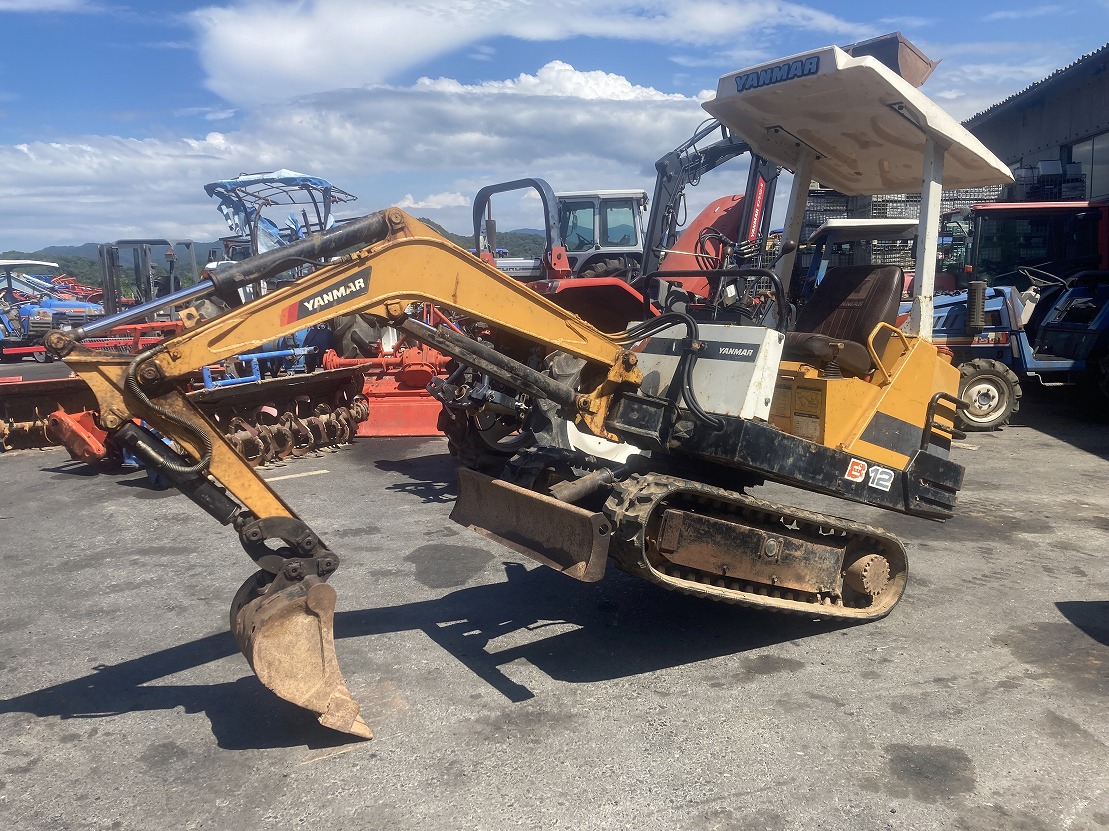 EXCAVATOR/ YANMAR/ B12/ 01484B/ 1410h